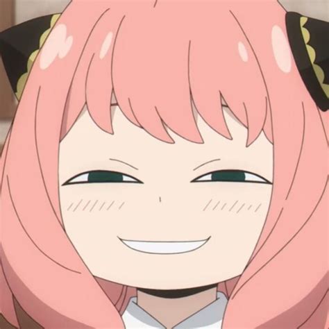 Anya simogatja a pocakját