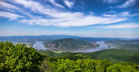 Éttermhajó panorámája a Dunára
