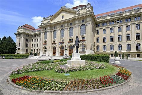 Debreceni Egyetem díszudvara