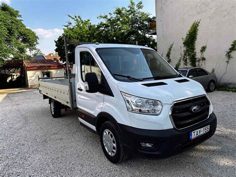 Csőrös és bulldogfülkés teherautó összehasonlítása