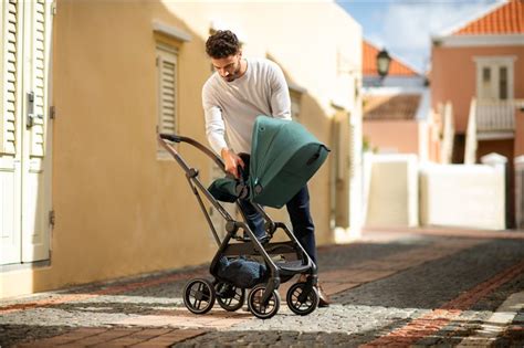 Babakocsi ülésének forgatása