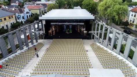 Rózsakert Szabadtéri Színpad a nyári estéken