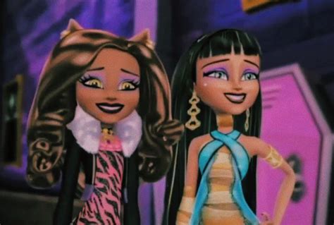 Drakulaura, Clawdeen Wolf és Cleo de Nile portréi