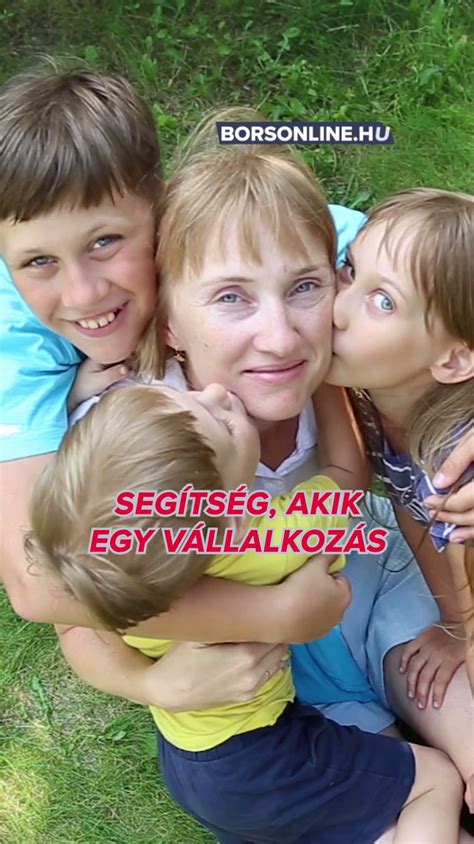 apa segít az anyának a szoptatásban