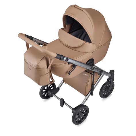 Babakocsi összecsukása autóba