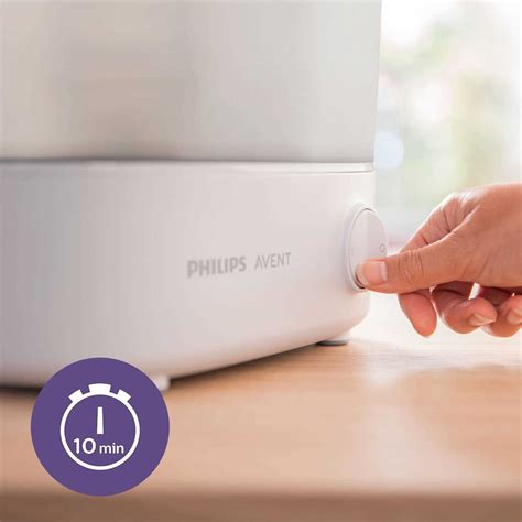 kép egy anyáról, aki kényelmesen használja a Philips Avent mellszívót