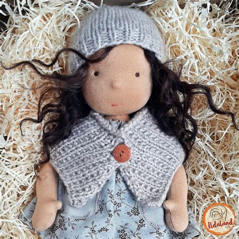 Különböző frizurájú és ruházatú waldorf babák