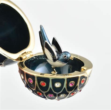 Swarovski kristályokkal díszített kiságy