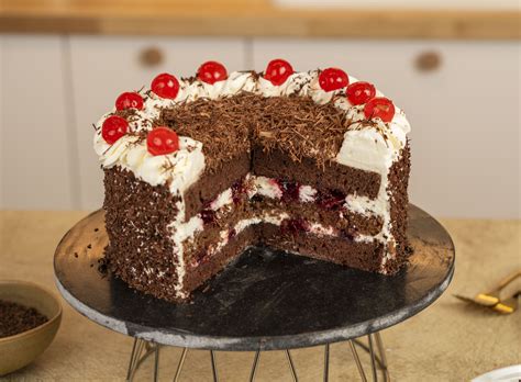 Különböző torta dekorációk kakaós piskótával