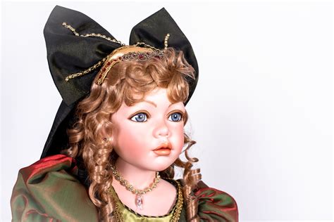 Francisca porcelánbaba részletei