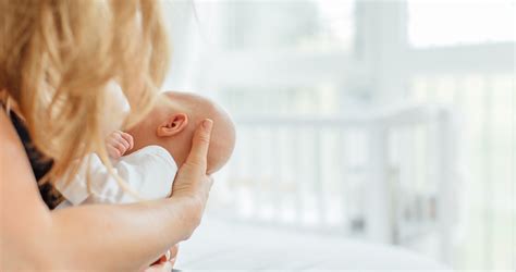 Újszülött és szoptatás