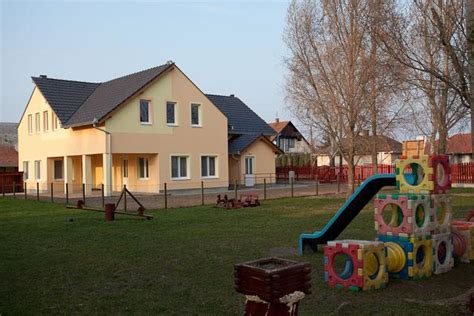 Bölcsőde épületének homlokzata