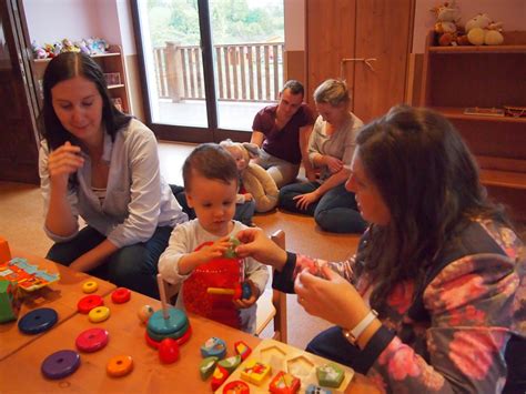 Mesekuckó a bölcsőde csoportszobájában